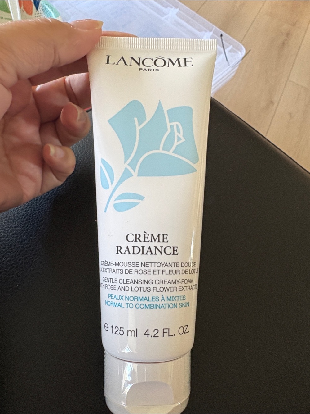 Lancôme Crème Radiance Gentle Cleansing Cream - White & Light Blue